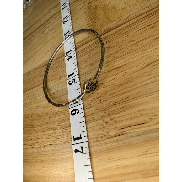 Kendra Scott Silver-Tone Textured Bangle Bracelet With Geometric Centerpiece - Picture 5 of 7